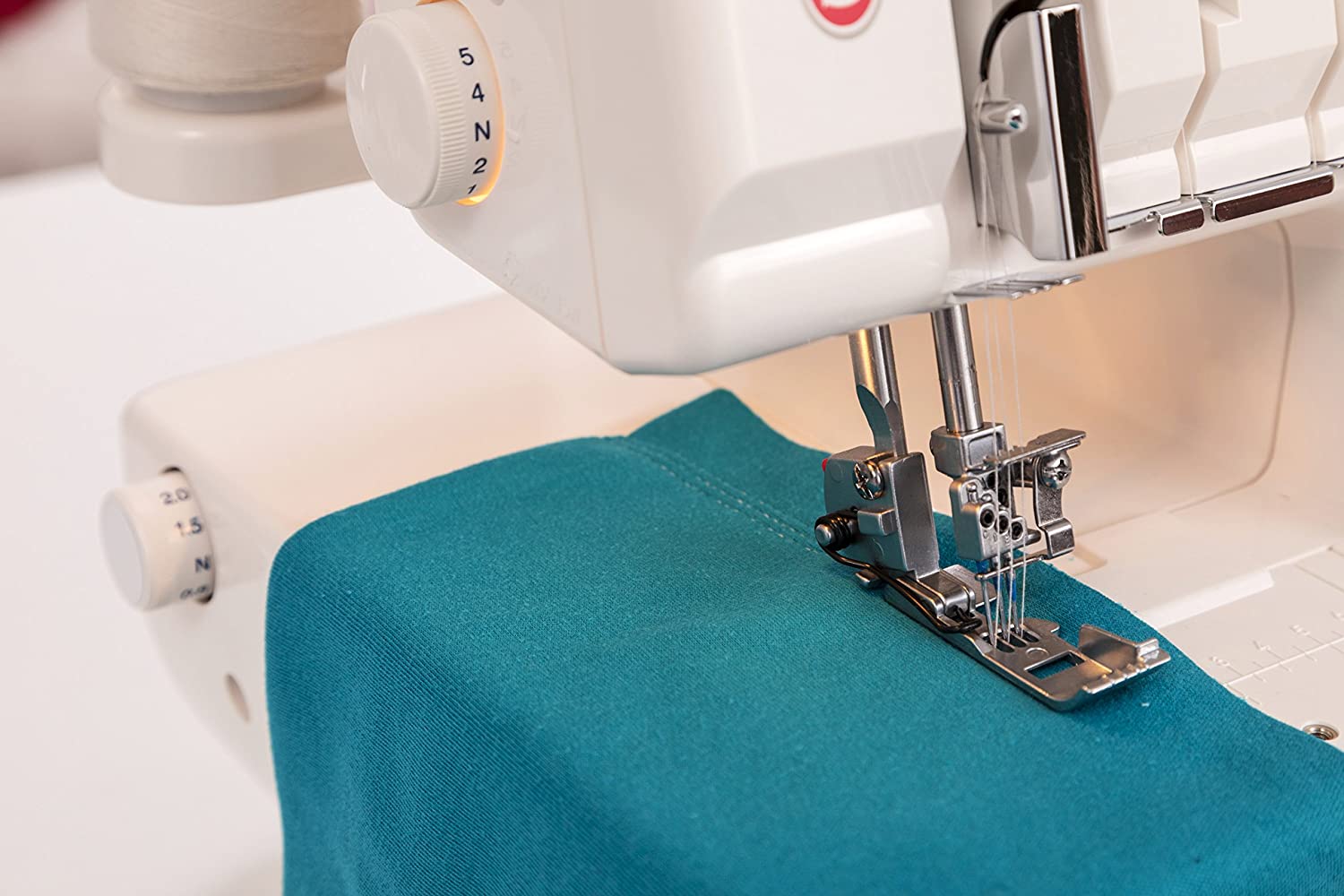 SINGER® 14CG754 Serger Overlock Tour of the Machine 